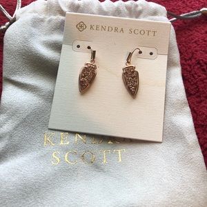 Kasey Arrowhead Earrings in Gold